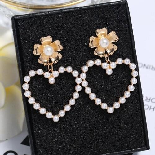 Fashion Female Gold Flower Drop Earrings Statement Jewelry White Pearl Earrings Boho Gold Color Statement Earrings For Women