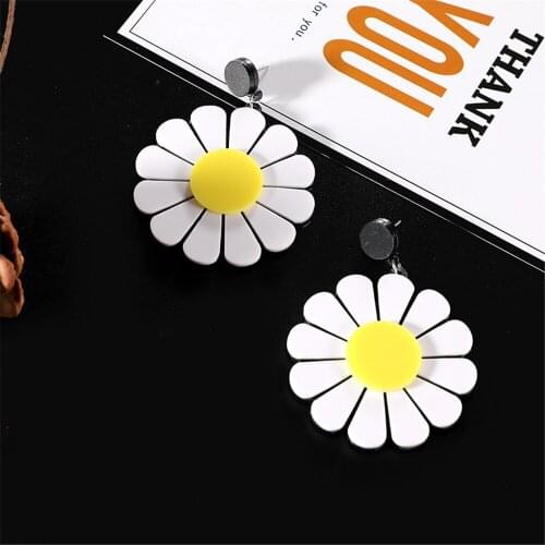 CRLEY 2019 New Arrival Sun Flower Earrings Acrylic Yellow White Round Fashion Cool Summer Beach Holiday Statement Jewelry