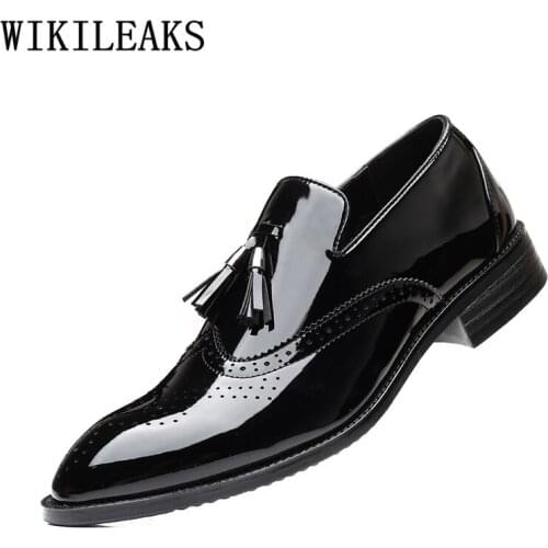 Italian Brogue Shoes Men Formal Fashion Black Dress Coiffeur Patent Leather Shoes Men Classic Plus Size Designer Shoes Men 2020