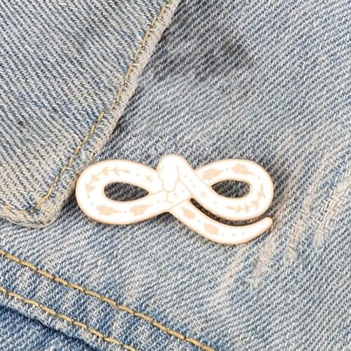 Animal Snakes Enamel Pins Black and White Brooches Bag Shirt Badges Lapel Pin Metal Icon Fashion Jewelry Gift for Friends Couple