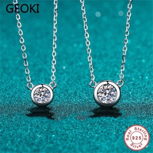 Geoki Passed Diamond Test Trendy 925 Sterling Silver Round Perfect Cut 0.5-1 ct VVS1 Moissanite Cat Pendant Necklace for Women