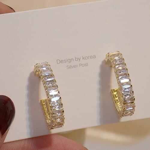 2020 Temperament Women Gold Metal Shining Dazzling Zircon Round Earrings Beautiful Essential Female Earrings Jewelry