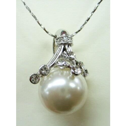 Pretty White Shell Pearl White Gold Plated Crystal Flower Pendant Chain Necklace