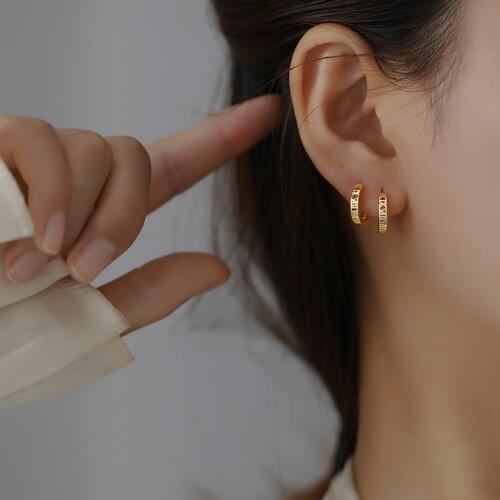 925 Sterling Silver Earring Fashion Roman Numeral Paint Ear Ring Ear Bone Earring Personality Trend Simple Women Ear Jewelry