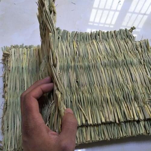 2PCS Pet Parrot Hamster Mat Moisture-proof Warm Woven Natural Straw Bed Mat Handmade Rabbit Grass Mat for Small Animal