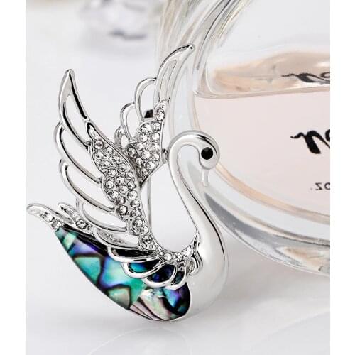 Top Grade Natural Shell Swan Brooch Flight Wing Crystal Embellish Animal Brooches for Women Trendy Wedding Jewely Accessories