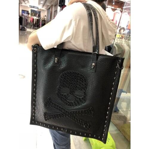 European and American leisure men and women single shoulder bag personality skull head rivet bag hand-held messenger bag leather