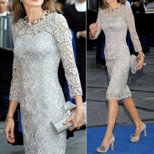 2020 Graceful Gray Short Mother of the Bride Dresses Lace Appliques Plus Size Knee Length Sheath Women Evening Gowns