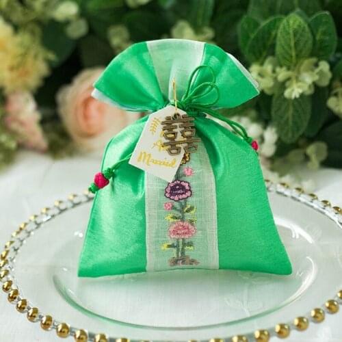 50pcs lot Embroidery Flower Anniversary Birthday Event Party favor holders Wedding gift bags Bridal shower candy bag for guests