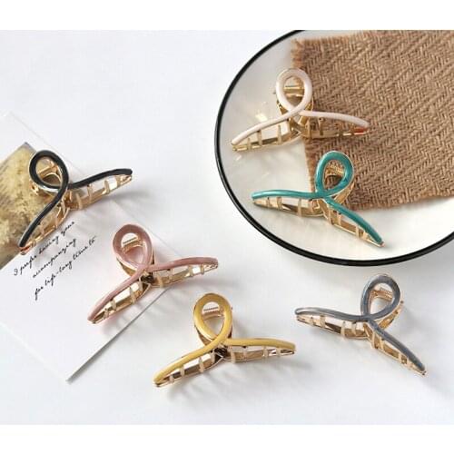 2021 Women Girls Solid Color Colorful Overlapping Hollow Metal Hair Claw Clip Clamps Crab Clips Hairpin Medium Size Accessories