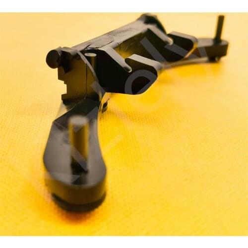 1 PCS 1380664 Fuel Door Hinge For VOLVO 740 2.0 2.3 760 2.3 2.4 2.8 940 II 2.0 2.3 2.4 VC90 2.9 960 2.0 2.4 2.9 960 II 2.5 2.9