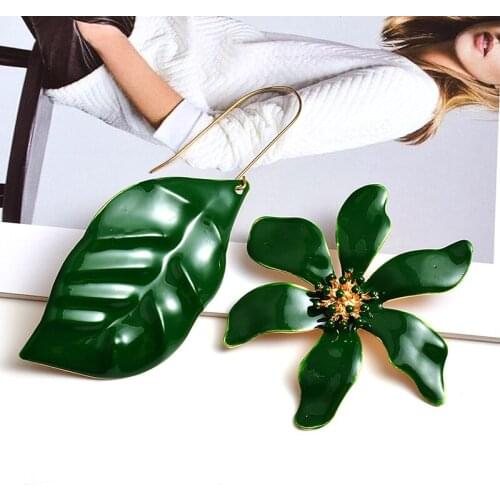 Hot Sale Green Plant Leaves Earrings For Women Creative Metal Simple Drop Earrings Female Fashion Statement Jewelry