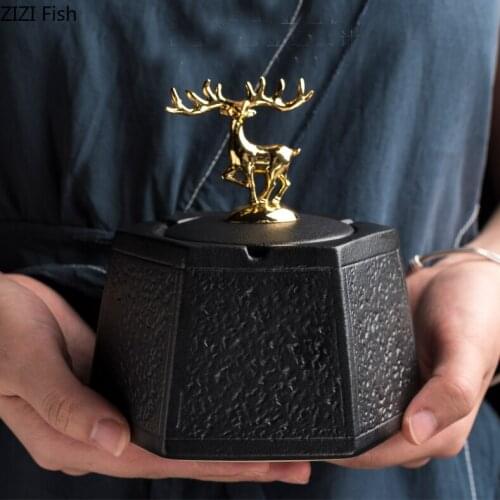 Classical Black Ceramic Ashtray with Lid Gold Deer Living Room Study Office Desktop Decor Windproof Ashtray Gift for Boyfriend
