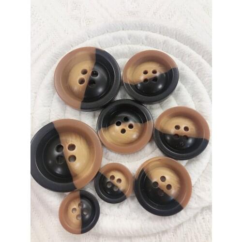 New 20pcs Resin 4 holes Buttons Sewing accessories Size Complete for clothing Decorative Plastic Buttons Handmade DIY