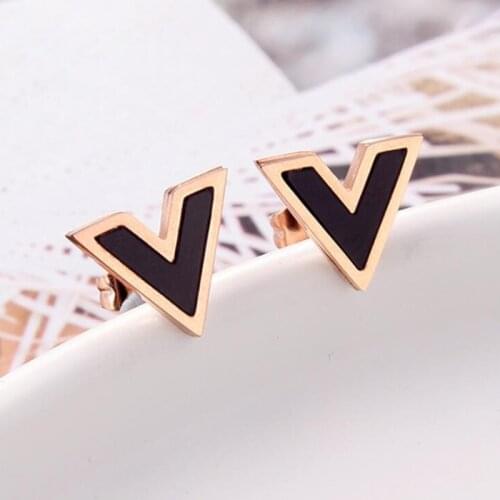 316L Stainless Steel Simple Exquisite Black Letter V Stud Earring For Women Fashion Fine Jewelry Birthday Party Gifts SAE686