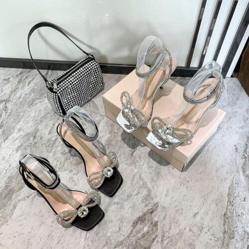 Dieyilara Pumps