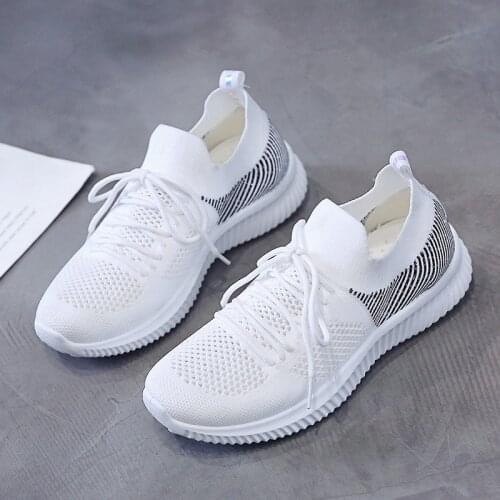 Womens Fashion Shoes Breathable Running Shoes Mesh Flying Shoes Student Casual Sports Shoes 2021 Summer New Style