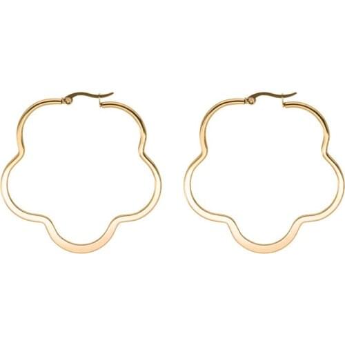 1Pair The latest trendy new stainless steel, titanium steel plum flower pattern flattening has big ears allergy