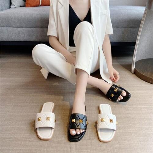 Flip Flops Womens Slippers Ladies Flat Slippers Outdoor Comfort Beach Shoes Sandalias Mujer 2021 Fashion Rivet Woman Slippers