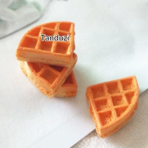 Tanduzi 100pcs Wholesale Kawaii Simulation Food 1/4 Waffle Flatback Resin Cabochons Waffles Dollhouse Miniature Decoration DIY