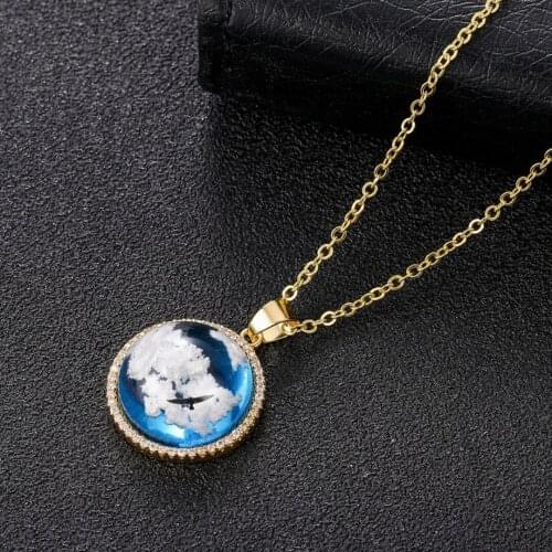 Creative Blue Sky White Cloud Pendant Necklace Resin Glass Eagle Pattern Necklace Inlaid Crystal Round Oval Necklace Jewelry
