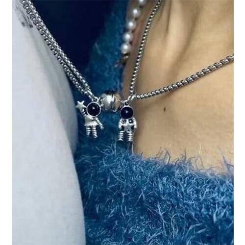 2Pcs Minimalist Lovers Matching Friendship Spaceman Astronaut Pendant Magnetic Distance Couple Necklace Jewelry Anniversary Gift