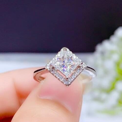 Moissanite 1 carat square diamond ring contains certificate 925 sterling silver, beautiful color