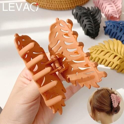 Levao Simple Leaf Plastic Large Hair Claws Women Solid Hair Clips Hairgrips Bathing Makeup Tools Hair Accessories Headwear