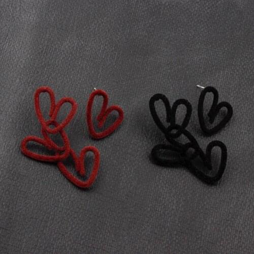 Sweet Black White Soft Plush Love Heart Earrings for Women Hairy Hollow Heart Asymmetric Dangle Earrings Korean Jewelry