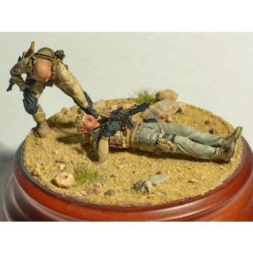 1/35 Resin Model Building Kit Figure Injured soldier