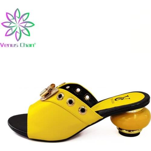 Comfortable 2021 Slippers Yellow Color African Women Shoes with Crystal Flower Nigerian Ladies Hot Selling for Garden Party