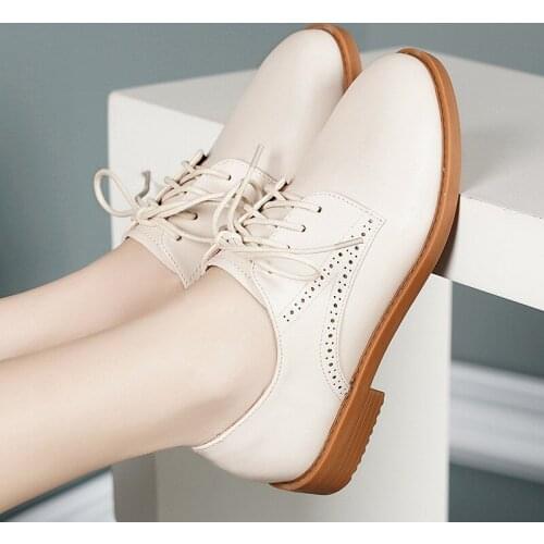 New Fashion Lace Up Student Brogues High Heel Shoes Stylish Round Toe Lady Pumps Shoes College Style Womens Oxfords Shoes Pumps