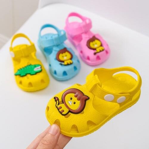 Boys' and childrens baby sandals 1-2-4 years old babies' soft soled toddler beach shoes girls' small childrens shoes hole