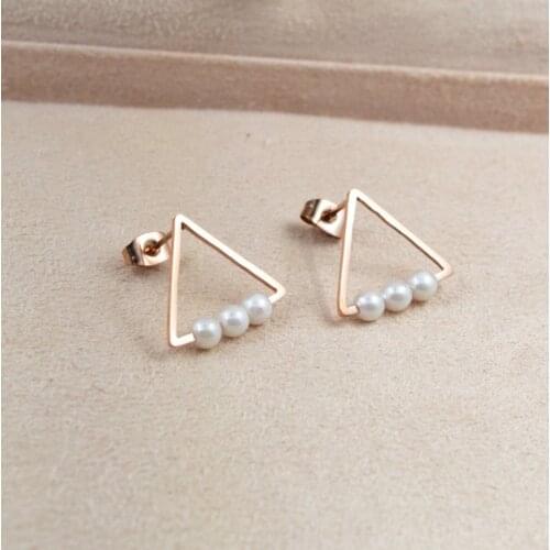 New Design Fashion Rose gold color Titanium Steel Triangle Shape Pearl Cute Women Stud Earrings Cheap Earrings