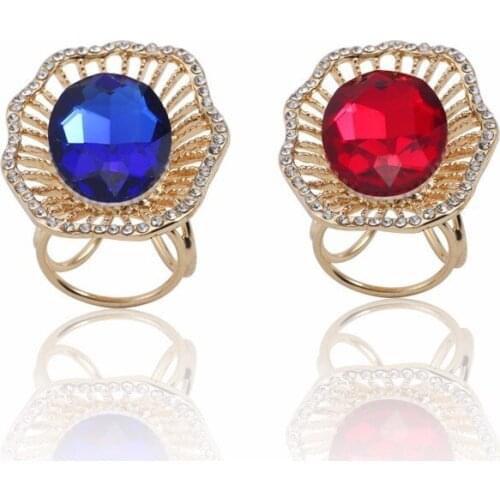 Hot Sale Fashion New Bohemian Style Luxury Rhinestone Flower Shape Female Scarf Buckle Christmas Jewelry Brooch Selection 2021