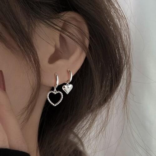 New Hoop Earrings Temperament Fashion Hollow Heart Asymmetry Love Charm Earrings Women Party Sweet Jewelry Accessories