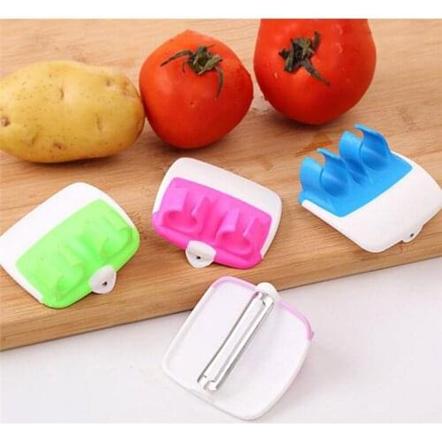 1Pcs 2021 Creative Finger Held Palm Peeler Easy Hold Vegetable Fruit Potato Quick Slicer Peeler Household Kitchen Accessories