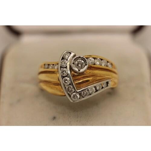 ANTIQUE ORIGINAL 18K GOLD DIAMOND DECORATED PRETTY KNIGHT STYLE RING