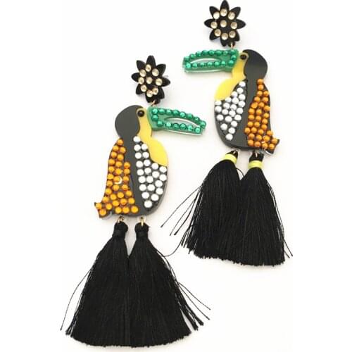 Dong mu jewelry 2018 new fashion acrylic bird earrings parrot tassel ladies fashion pretty earrings wild single birthday gift
