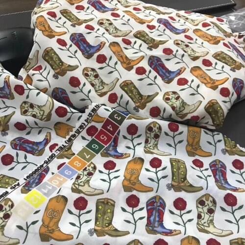 European brand new digital printing fabrics, fun shoes, small red flowers sewing fabric factories and shops are not out of stock