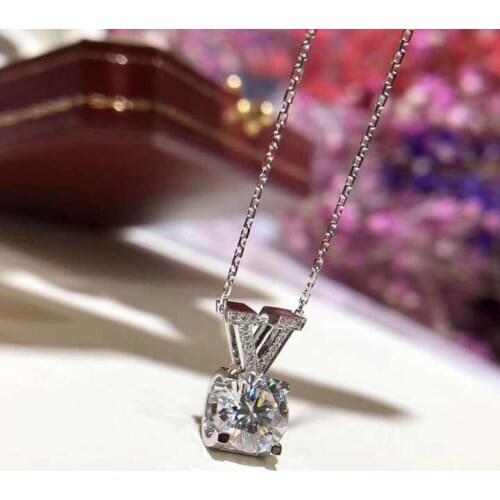 Geoki 925 Sterling Silver Pefect Cut 1 Ct D Color VVS1 Moissanite Cow Head 4 Claws Pendant Necklace Chain Luxury Wedding Jewelry