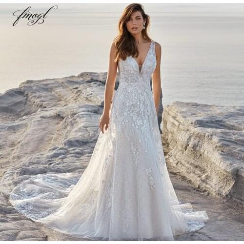 Fmogl Sexy V Neck Backless Lace Vintage Wedding Dresses 2021 Luxury Appliques Spaghetti Straps Court Train A Line Bridal Gowns