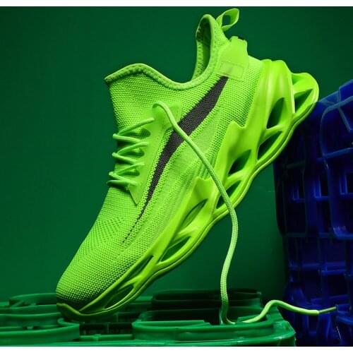 2020 Hot New Summer Sneakers Men Mesh Breathable Ultralight Comfortable Fashion Mens Shoes Casual Green White Big Size 45 46