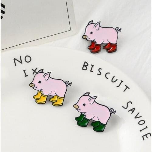2019 Cartoon Cute Animal Fun Pig With Rain Boots Enamel Pins Piggy Brooches Badge Jewelry Gift for kids friends bag hat pendants