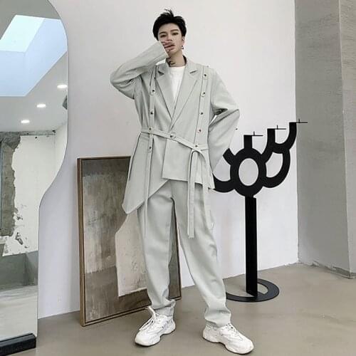 2021 New 2 Pieces Sets Asymmetric Design Ribbon Casual Suit Jacket Pant Male Fashion Show Blazer Coat Trousers Stage Clothes