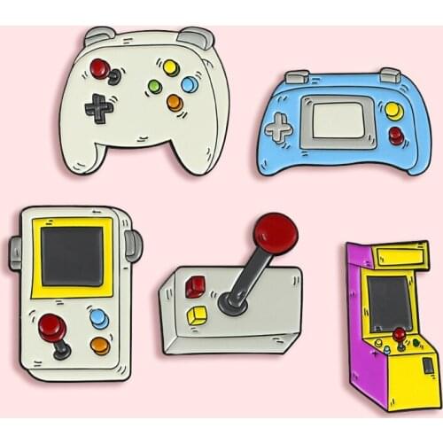 Hand-cranked Game Machine Metal Enamel Brooch Classic Retro Gamepad Badge Pin Trendy Game Lovers Clothing Backpack Jewelry Gift