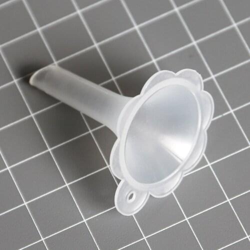 2000pcs Plastic Mini Flower Funnels For Perfume Liquid Essential Oil Filling Empty Bottle Packing Tool ZA6783