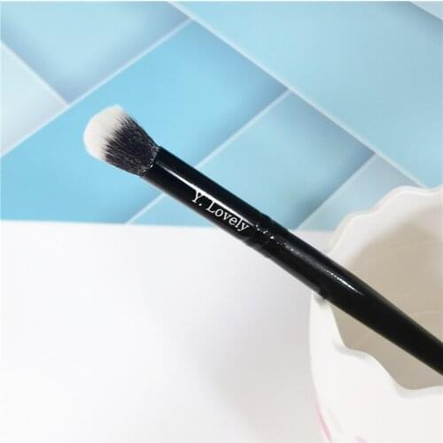 Y.Lovely Single black Eye Makeup Brush with Soft Synthetic Hairs & Real Wood Handle