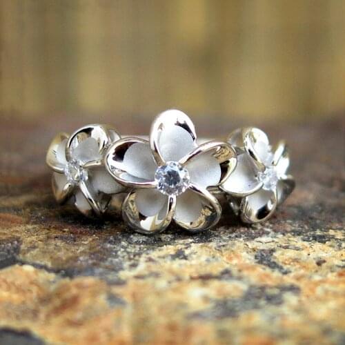 Huitan Fashion 3 Flowers Rings Bridal Wedding Ceremony Party Ring High Quality Silver Color Simple Stylish Accessories for Women