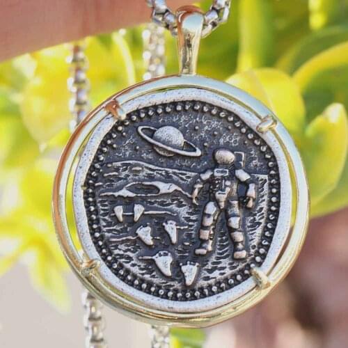 Exclusive Astonaut Planet Necklaces Men Satellite UFO Aerospace Galaxy Universe Spaceman Pendant Meditation Astronomy Jewelry